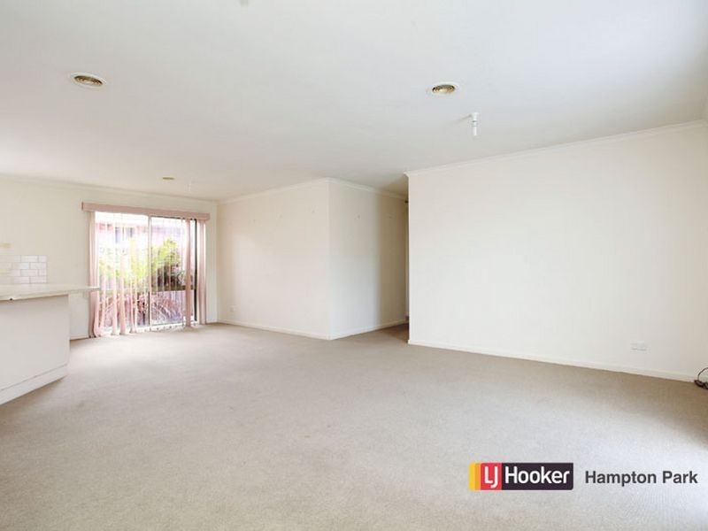 22 Manatoka Crescent, Hampton Park VIC 3976