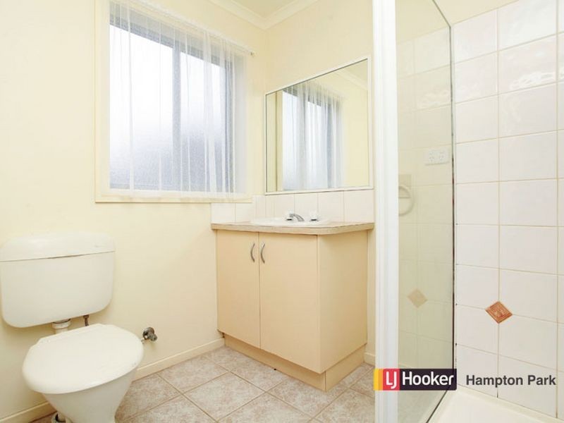 22 Manatoka Crescent, Hampton Park VIC 3976