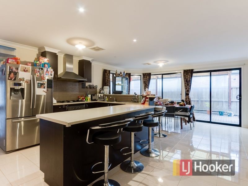 6 Flametree Circuit, Cranbourne VIC 3977