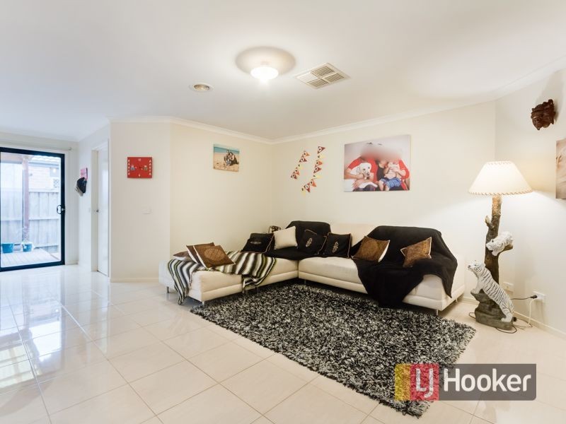 6 Flametree Circuit, Cranbourne VIC 3977