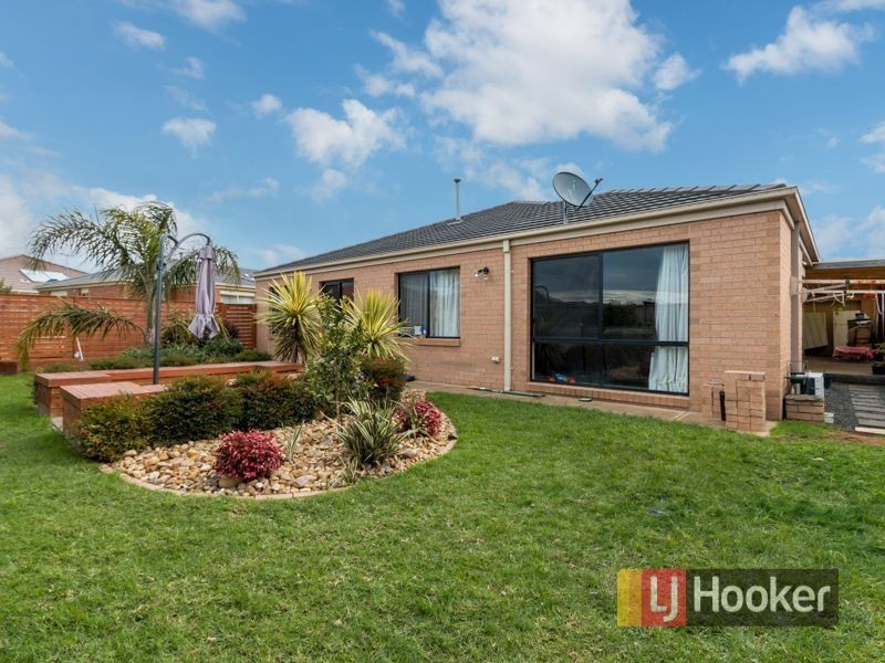6 Flametree Circuit, Cranbourne VIC 3977