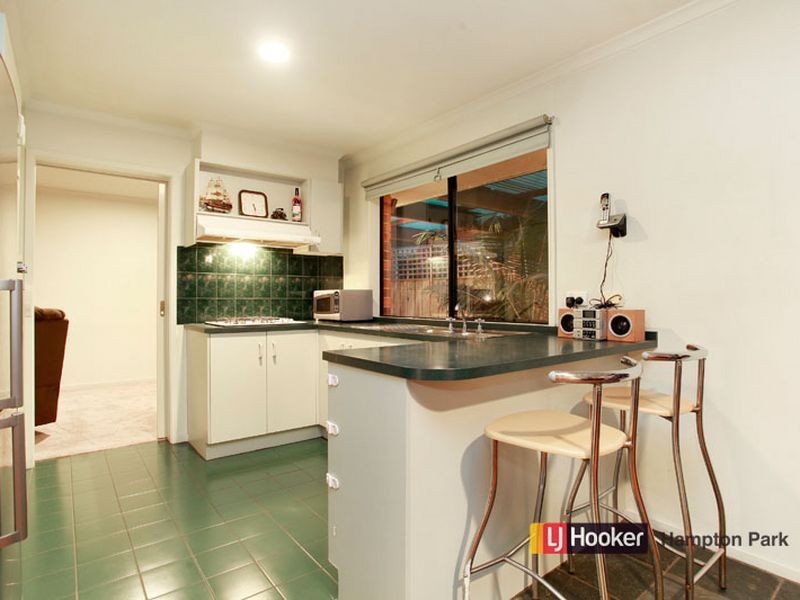 58 Scarborough Avenue, Cranbourne West VIC 3977