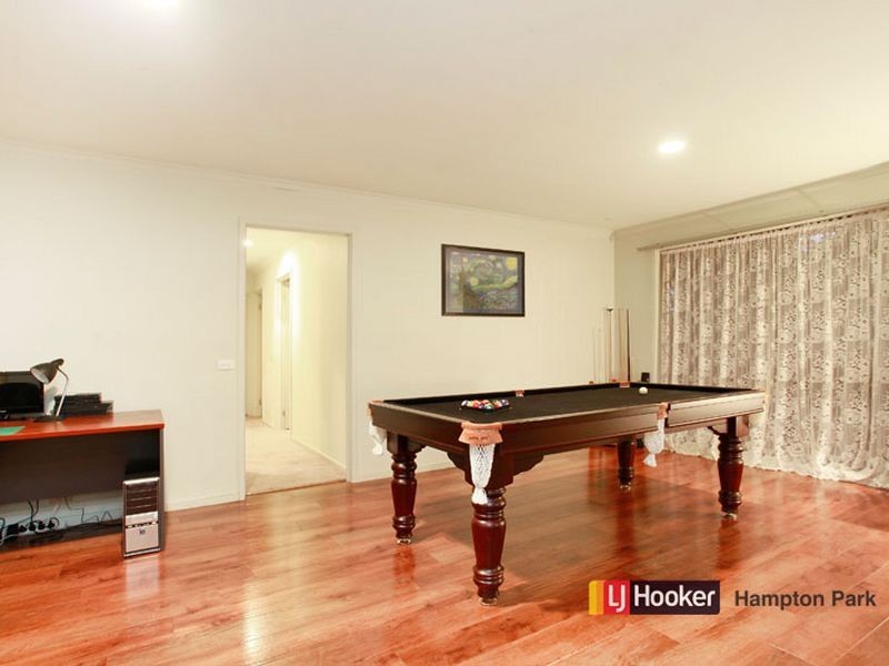 58 Scarborough Avenue, Cranbourne West VIC 3977