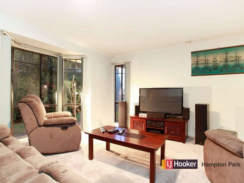 58 Scarborough Avenue, Cranbourne West VIC 3977