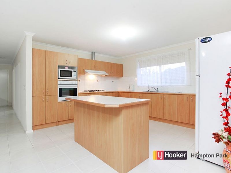 4 Niagara Court, Hampton Park VIC 3976