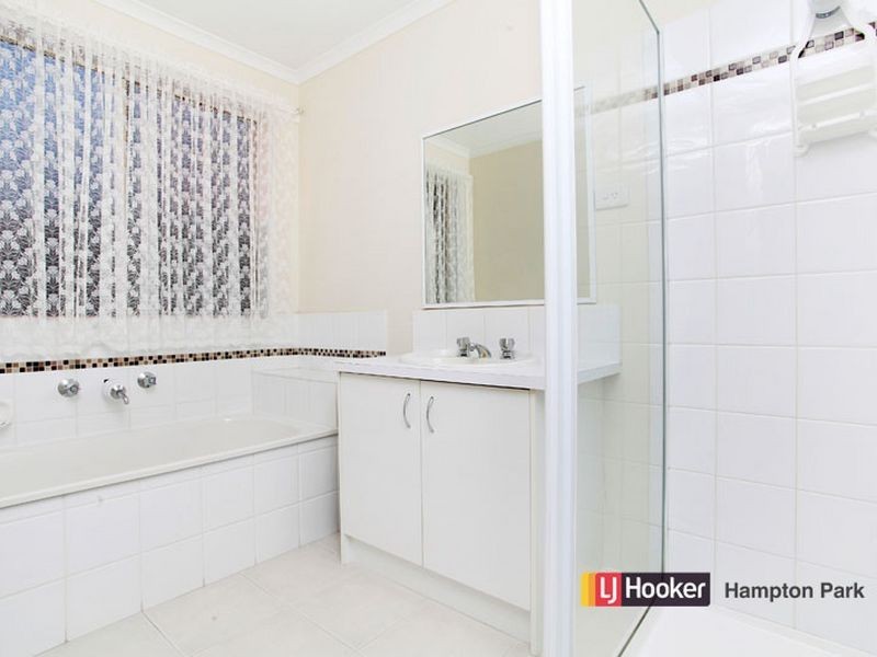 4 Niagara Court, Hampton Park VIC 3976