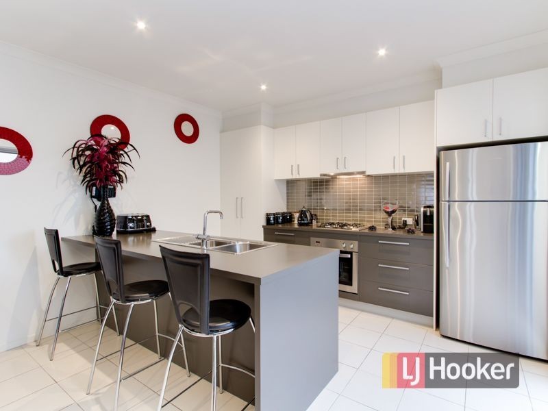 9 Peppermint Row, Officer VIC 3809