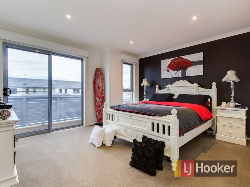 9 Peppermint Row, Officer VIC 3809