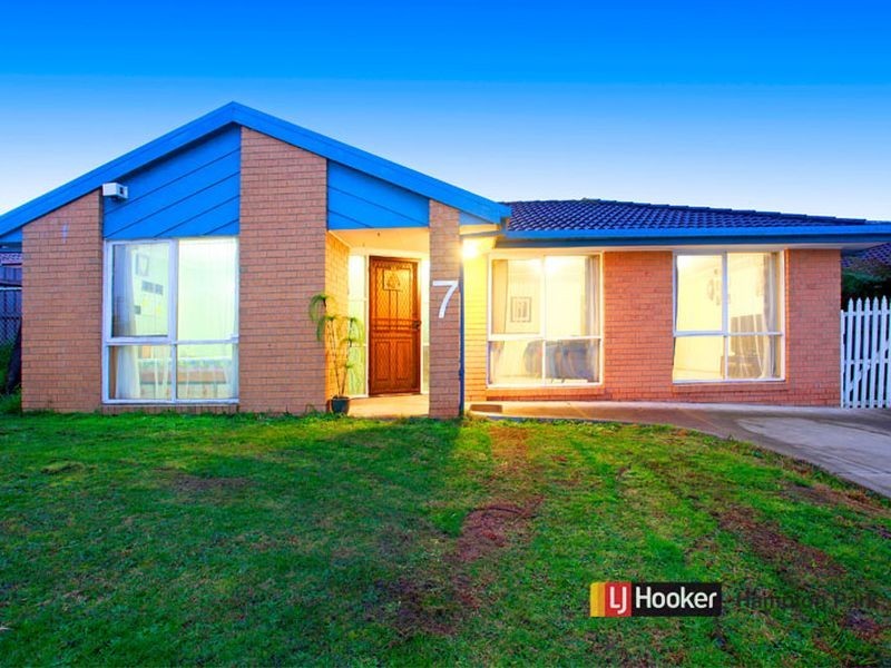 7 Cornell Place, Hampton Park VIC 3976