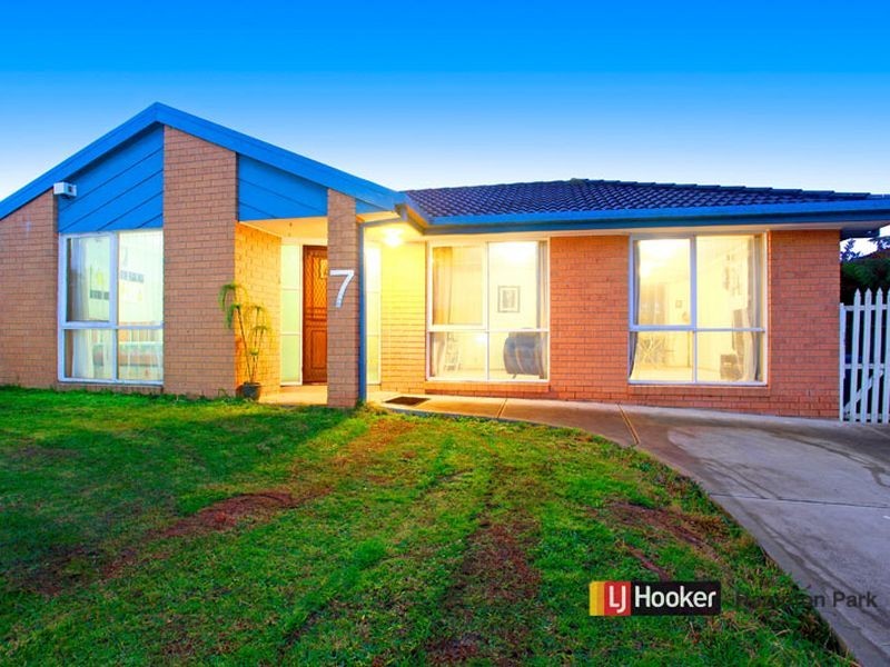 7 Cornell Place, Hampton Park VIC 3976