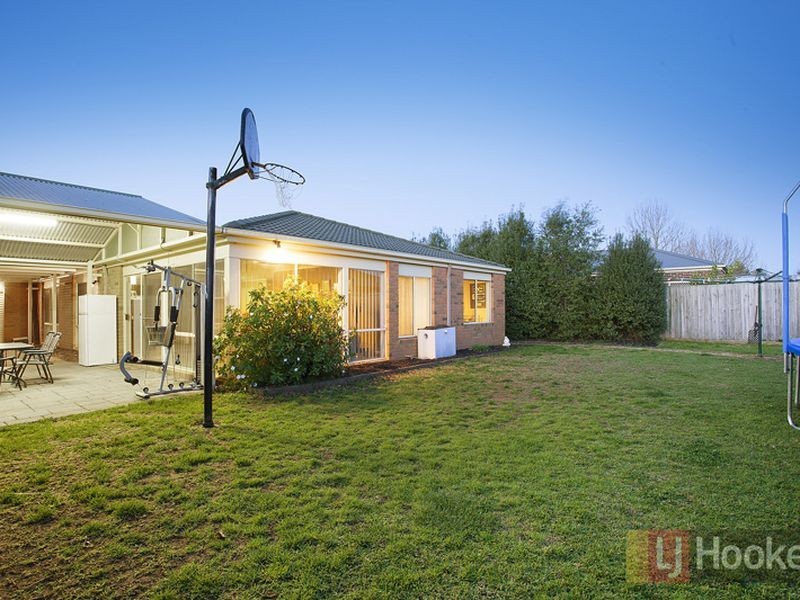 7 Robinswood Parade, Narre Warren South VIC 3805
