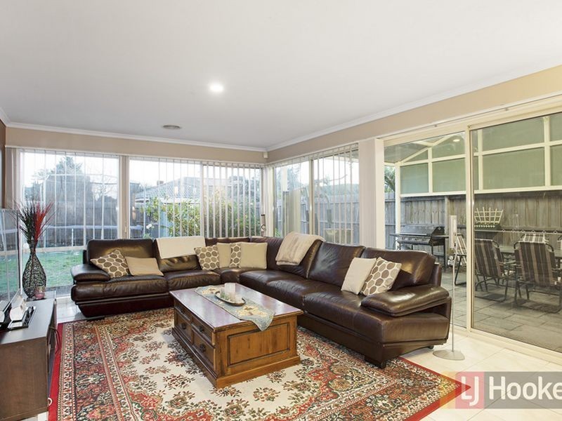 7 Robinswood Parade, Narre Warren South VIC 3805