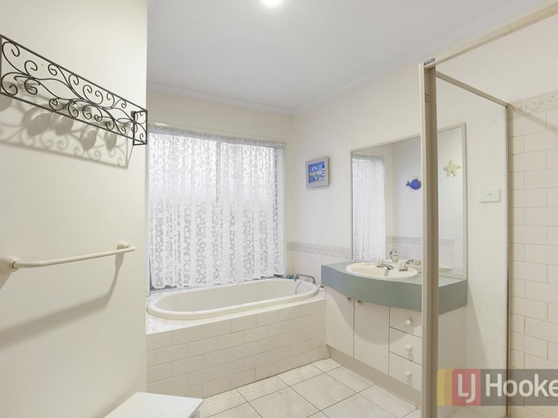 7 Robinswood Parade, Narre Warren South VIC 3805