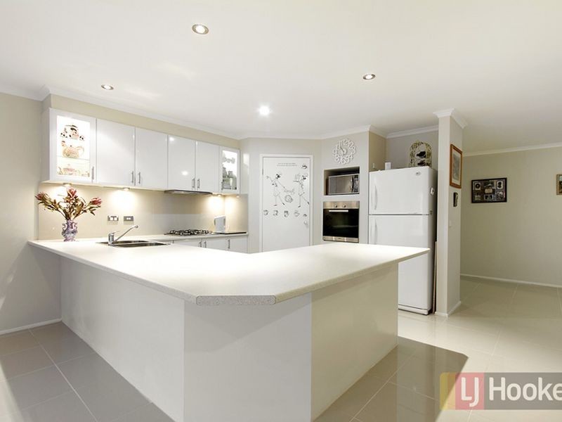 27 Beethoven Drive, Narre Warren South VIC 3805