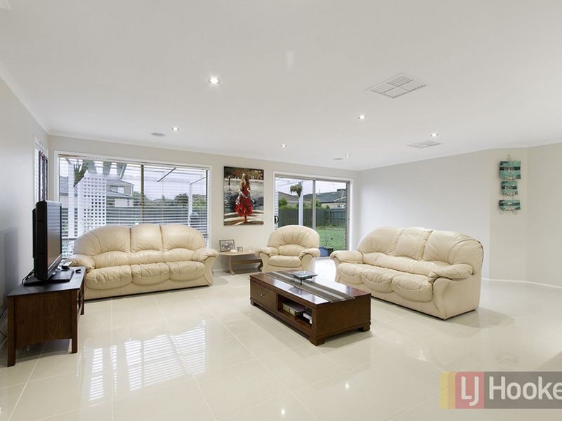 27 Beethoven Drive, Narre Warren South VIC 3805