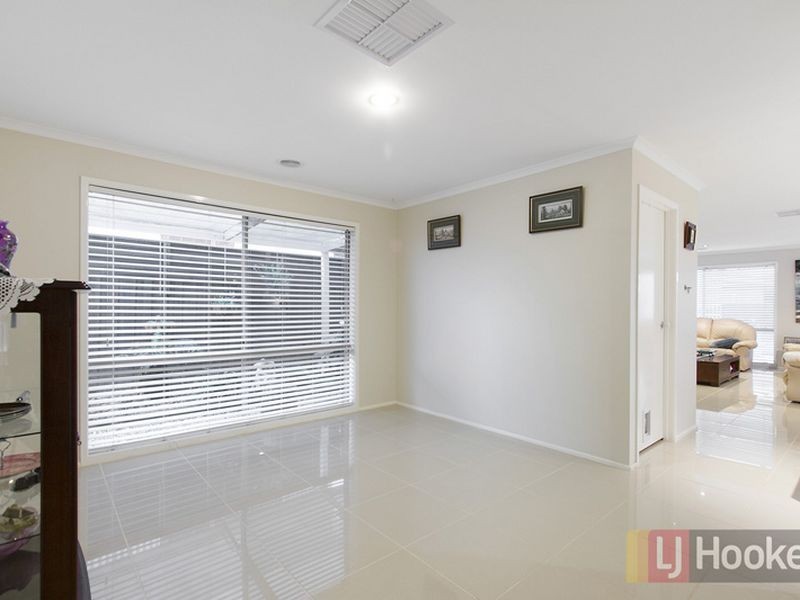 27 Beethoven Drive, Narre Warren South VIC 3805