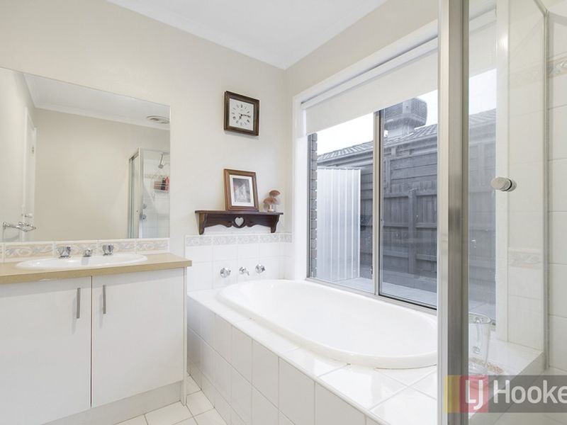 27 Beethoven Drive, Narre Warren South VIC 3805