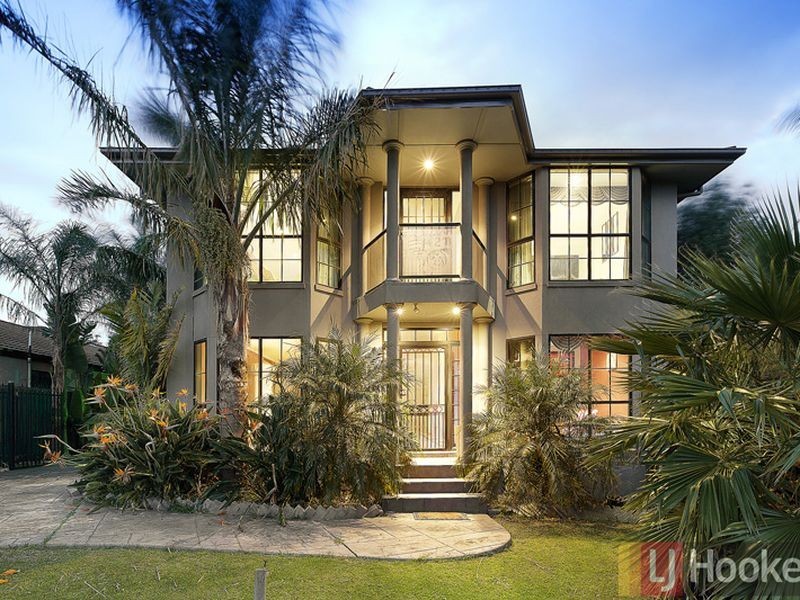 8 Dylan Court, Berwick VIC 3806