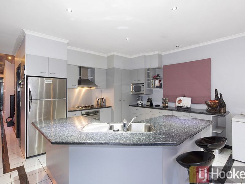 8 Dylan Court, Berwick VIC 3806