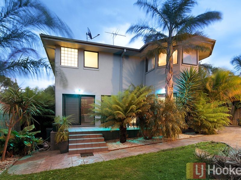 8 Dylan Court, Berwick VIC 3806