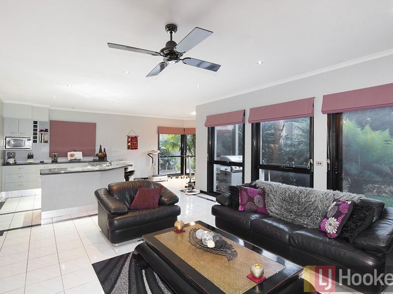 8 Dylan Court, Berwick VIC 3806