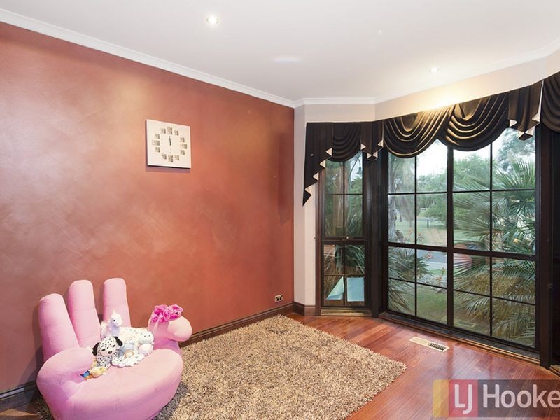 8 Dylan Court, Berwick VIC 3806