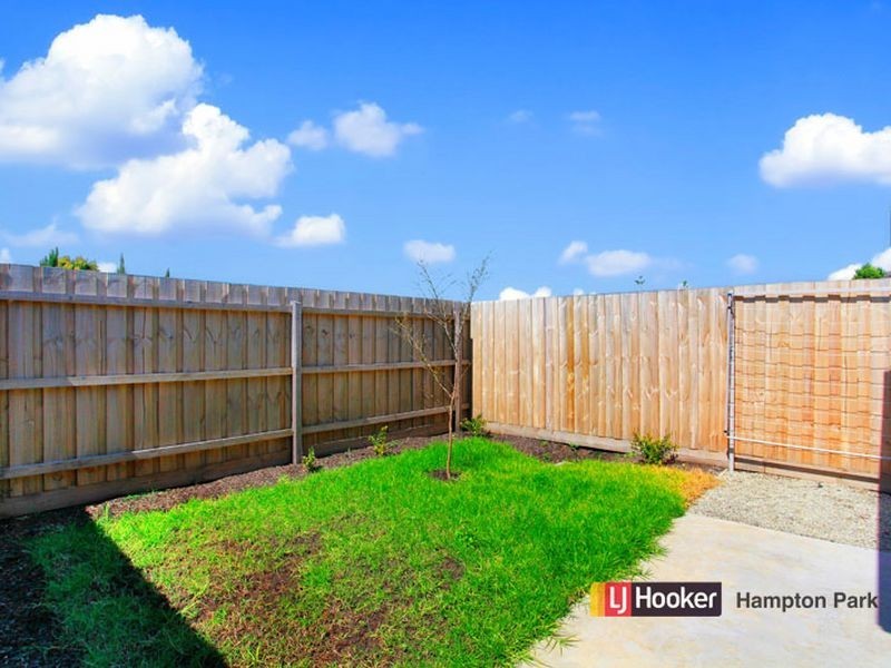 14/4 Young Road, Hallam VIC 3803