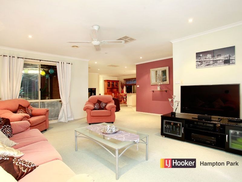 18 Redwood Avenue, Hampton Park VIC 3976