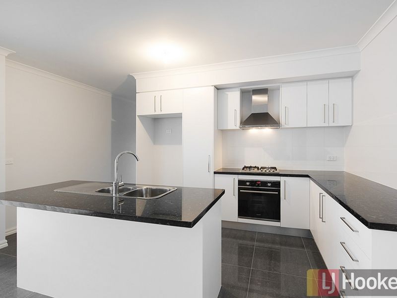 1/18 Pittosporum Grove, Doveton VIC 3177