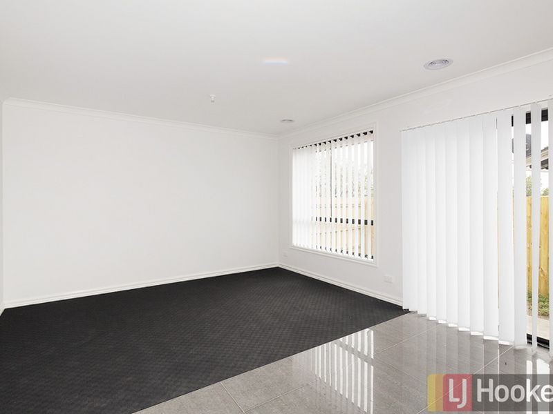 1/18 Pittosporum Grove, Doveton VIC 3177