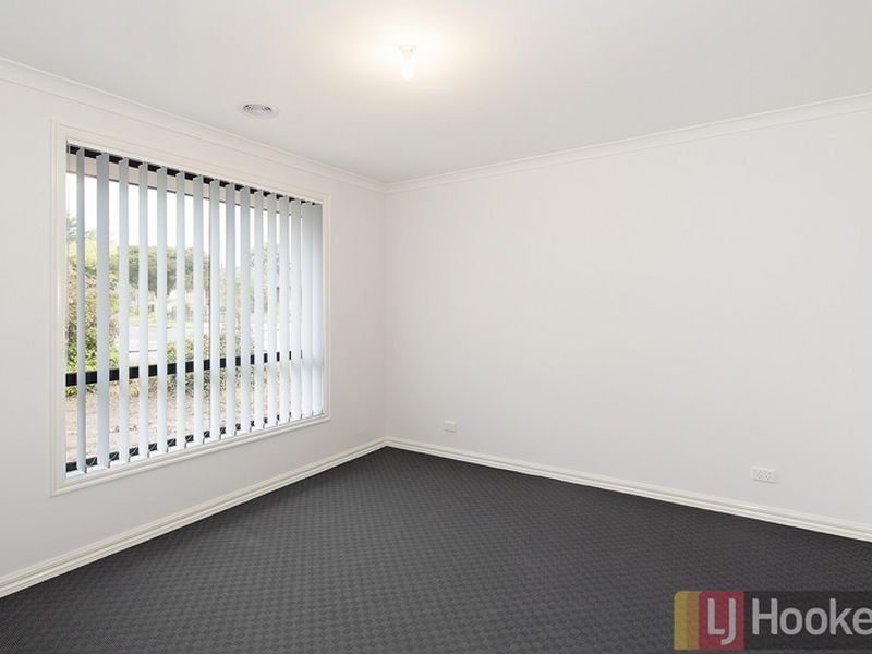 1/18 Pittosporum Grove, Doveton VIC 3177