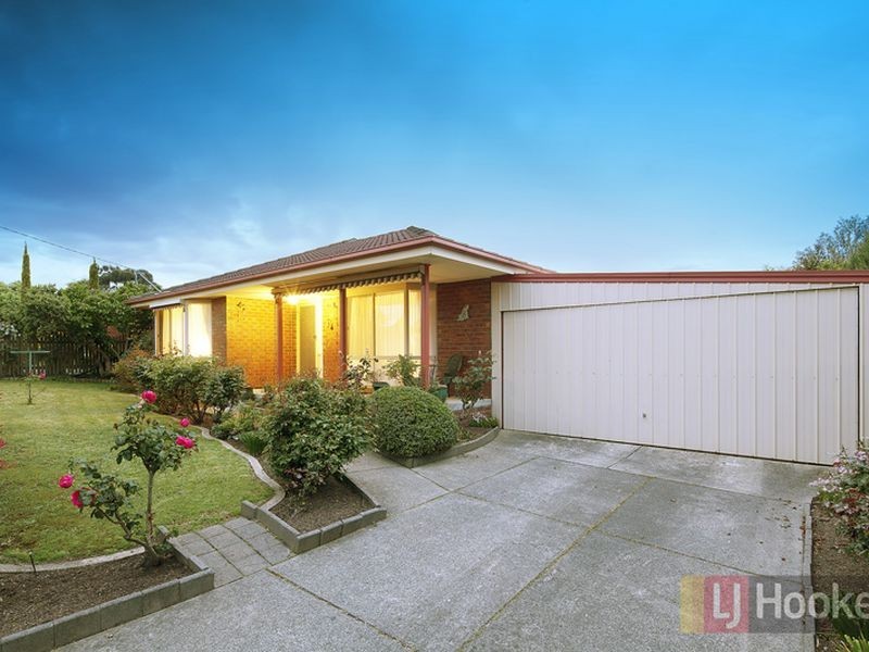 8 Victor Court, Hampton Park VIC 3976