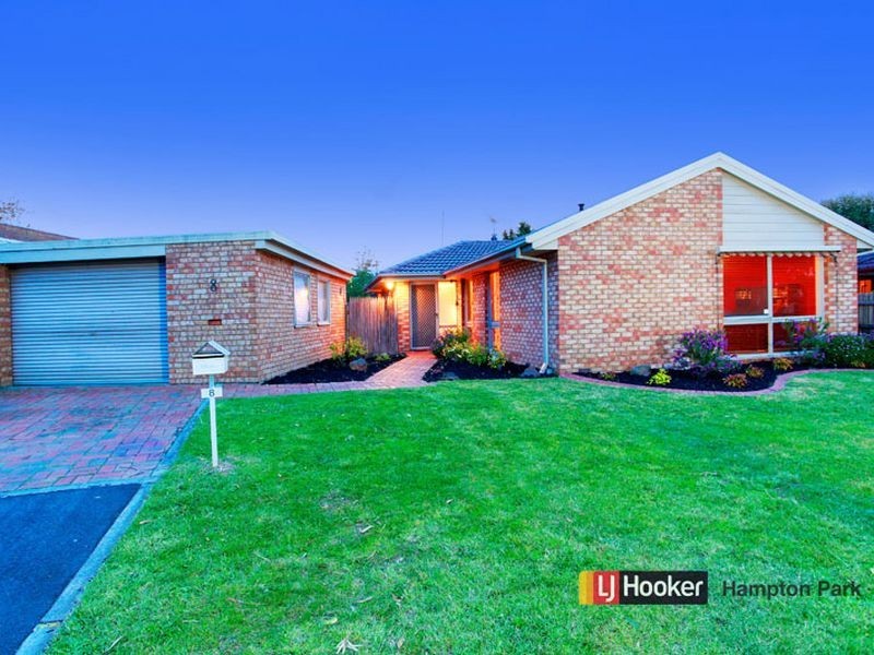 8 Kalyptos Walk, Cranbourne VIC 3977