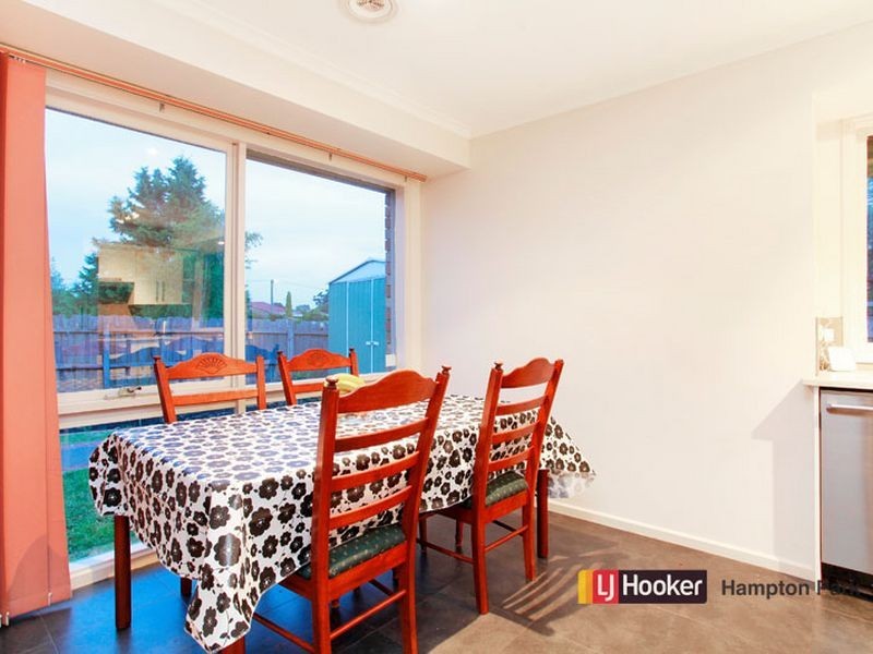 8 Kalyptos Walk, Cranbourne VIC 3977