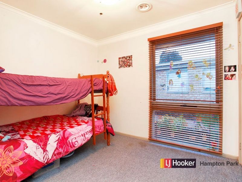 8 Kalyptos Walk, Cranbourne VIC 3977