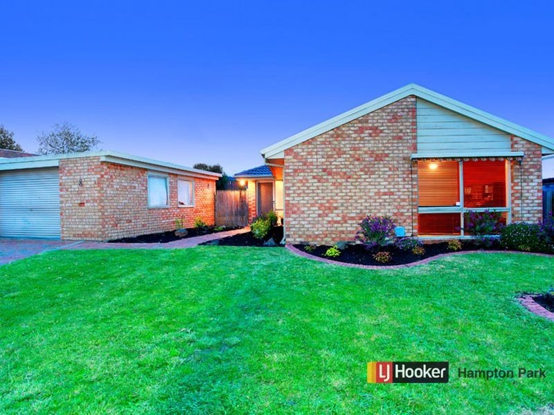 8 Kalyptos Walk, Cranbourne VIC 3977