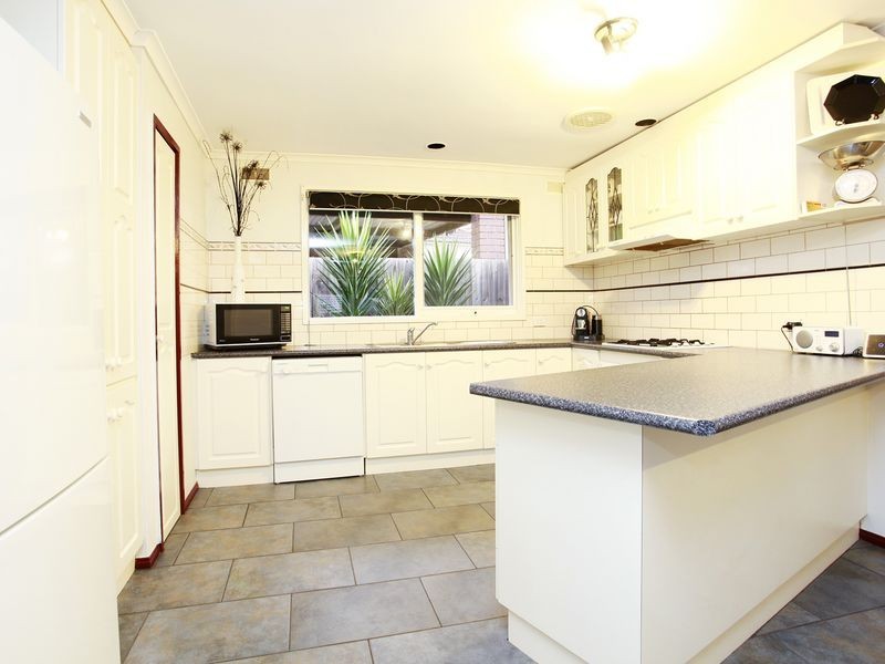 31 James Cook Drive, Cranbourne VIC 3977