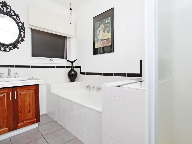 31 James Cook Drive, Cranbourne VIC 3977
