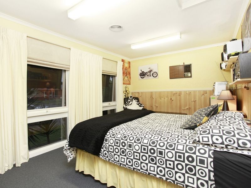 31 James Cook Drive, Cranbourne VIC 3977