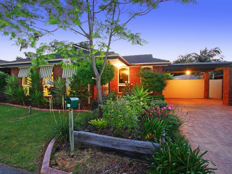 31 James Cook Drive, Cranbourne VIC 3977