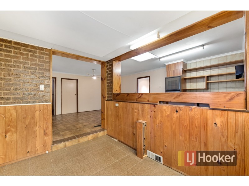 13 Oaktree Drive, Hampton Park VIC 3976