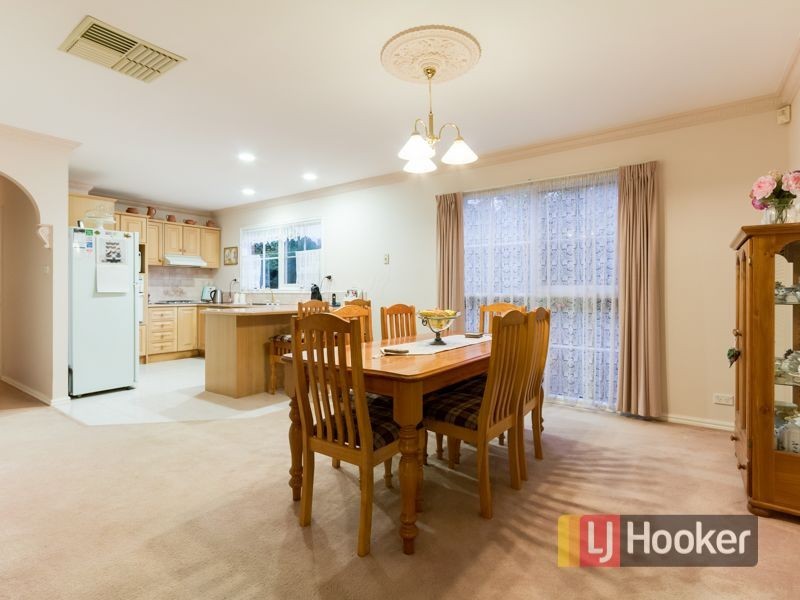 26 Ravensthorpe Crescent, Narre Warren VIC 3805