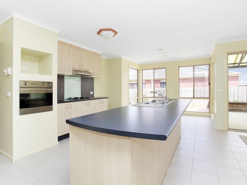 112 Langbourne Drive, Narre Warren South VIC 3805