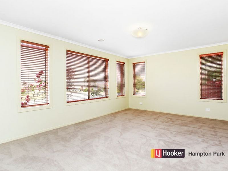 112 Langbourne Drive, Narre Warren South VIC 3805