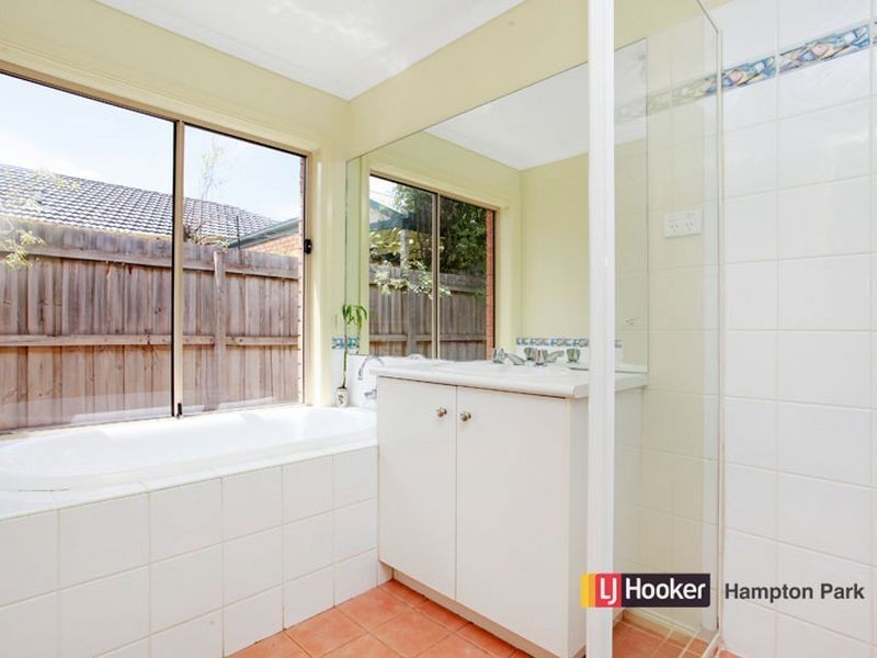 112 Langbourne Drive, Narre Warren South VIC 3805
