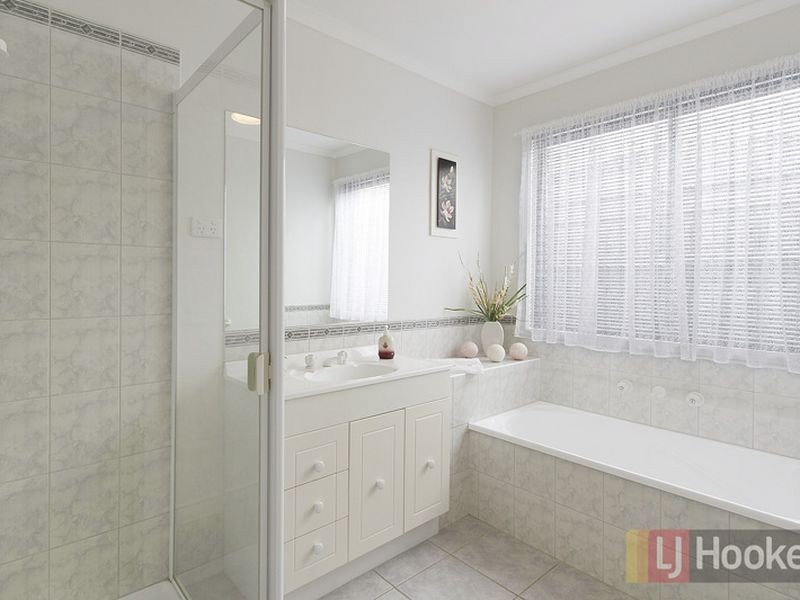 33 Lochard Terrace, Narre Warren South VIC 3805