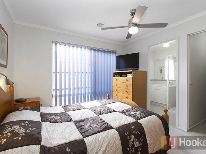 33 Lochard Terrace, Narre Warren South VIC 3805
