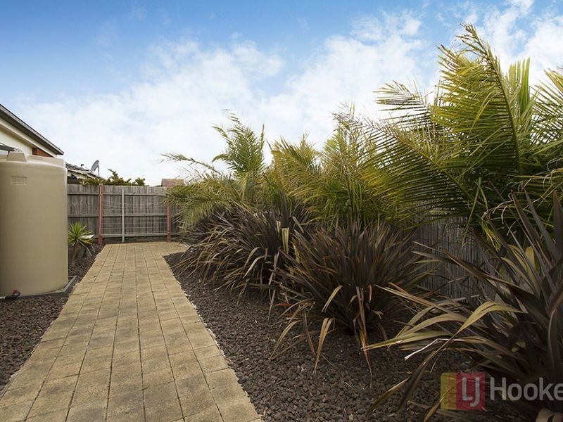 33 Lochard Terrace, Narre Warren South VIC 3805