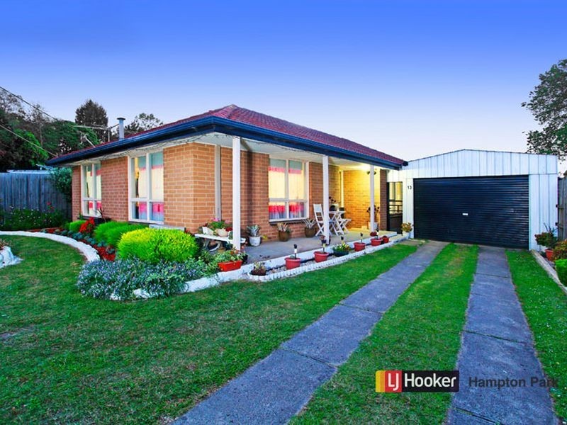 13 Hampton Drive, Hampton Park VIC 3976