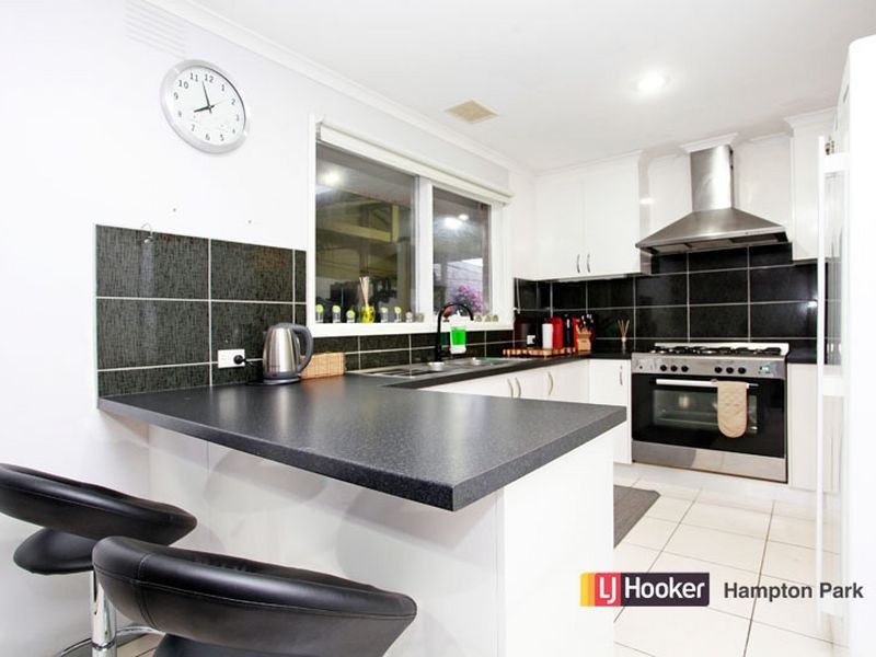 13 Hampton Drive, Hampton Park VIC 3976